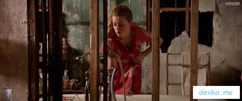 Молодая и полностью раздетая звезда Amber Heard