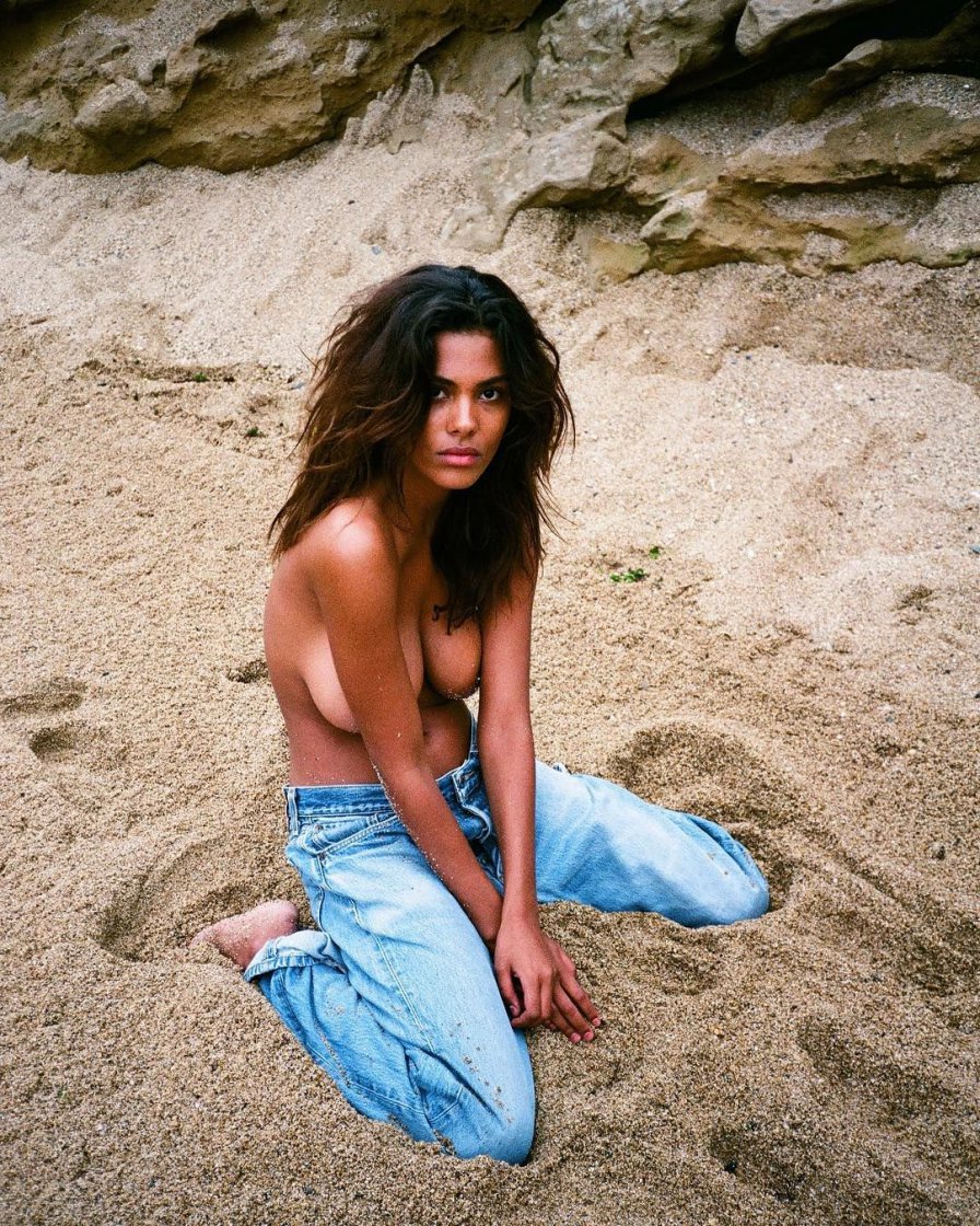 Тина Кунаки hot