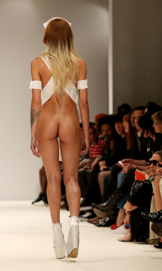 Чарли Ле Минду Charlie le naked
